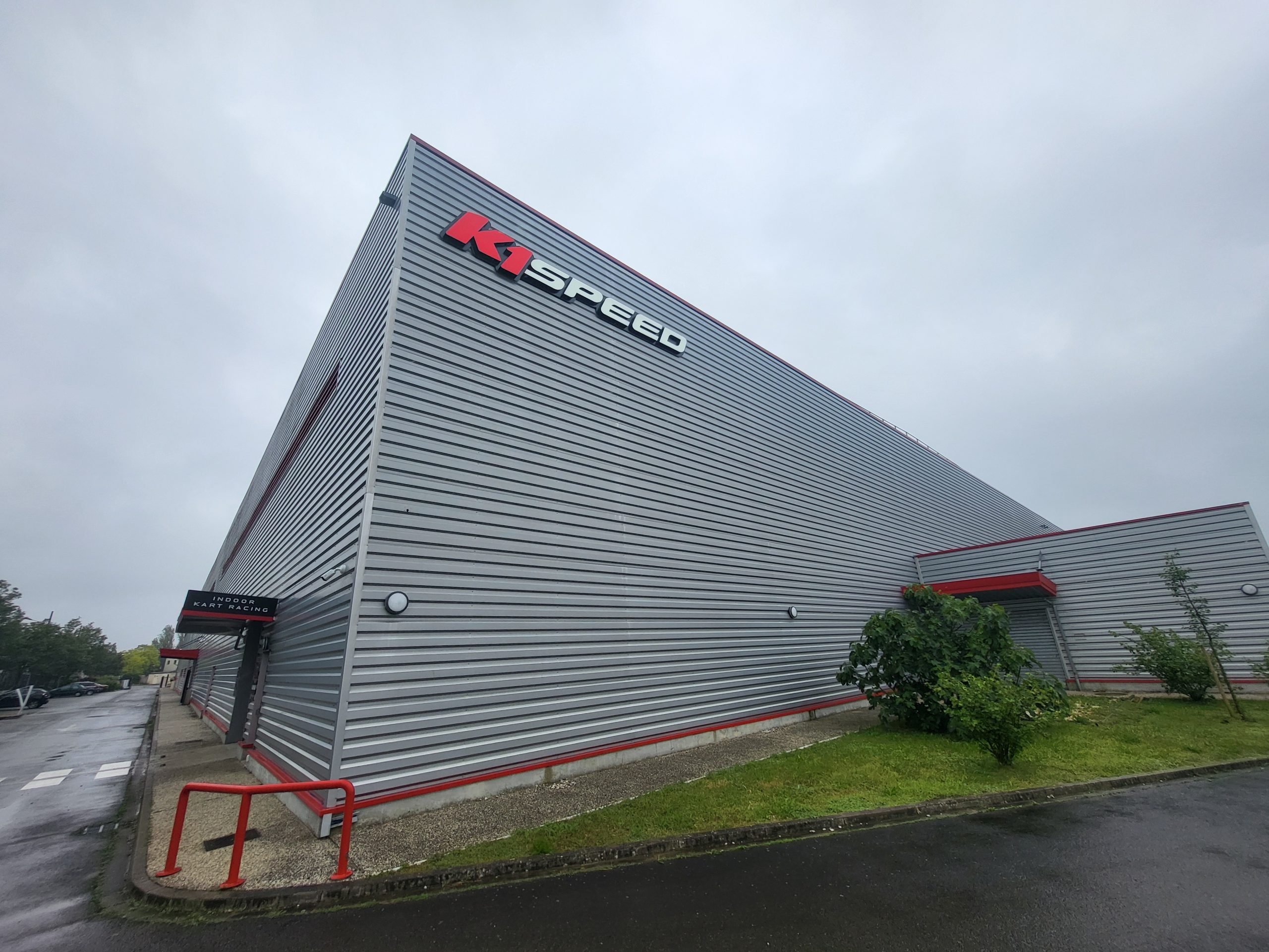 Façade du centre K1 Speed du Mans (72)