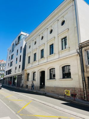 Façade réhabilitée de l'ancien théâtre rue de Gigant à Nantes